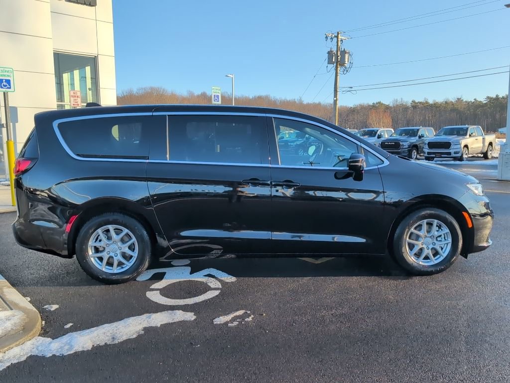 New 2026 Chrysler Pacifica Select image 8