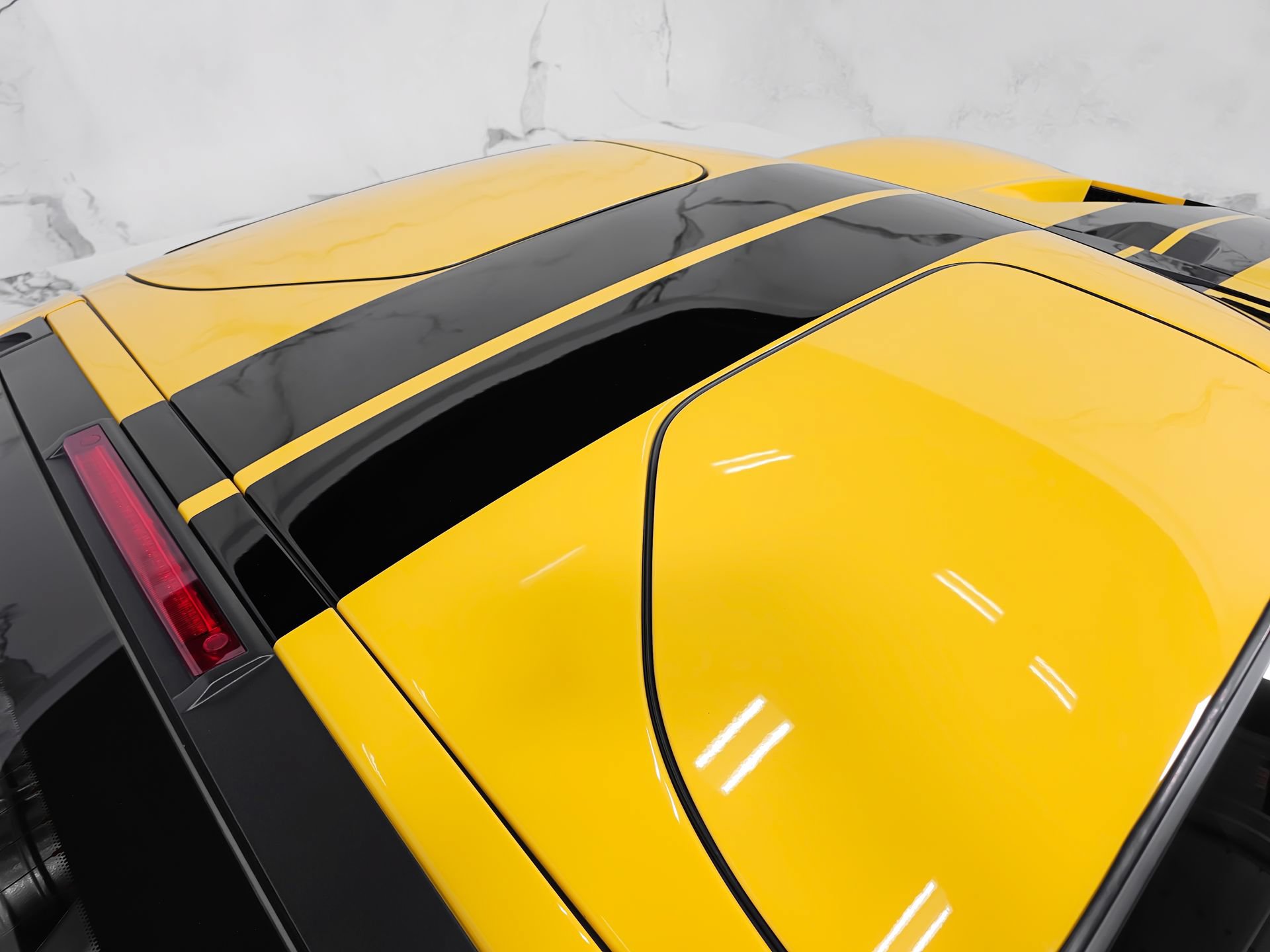 Used 2005 Ford GT RWD image 16
