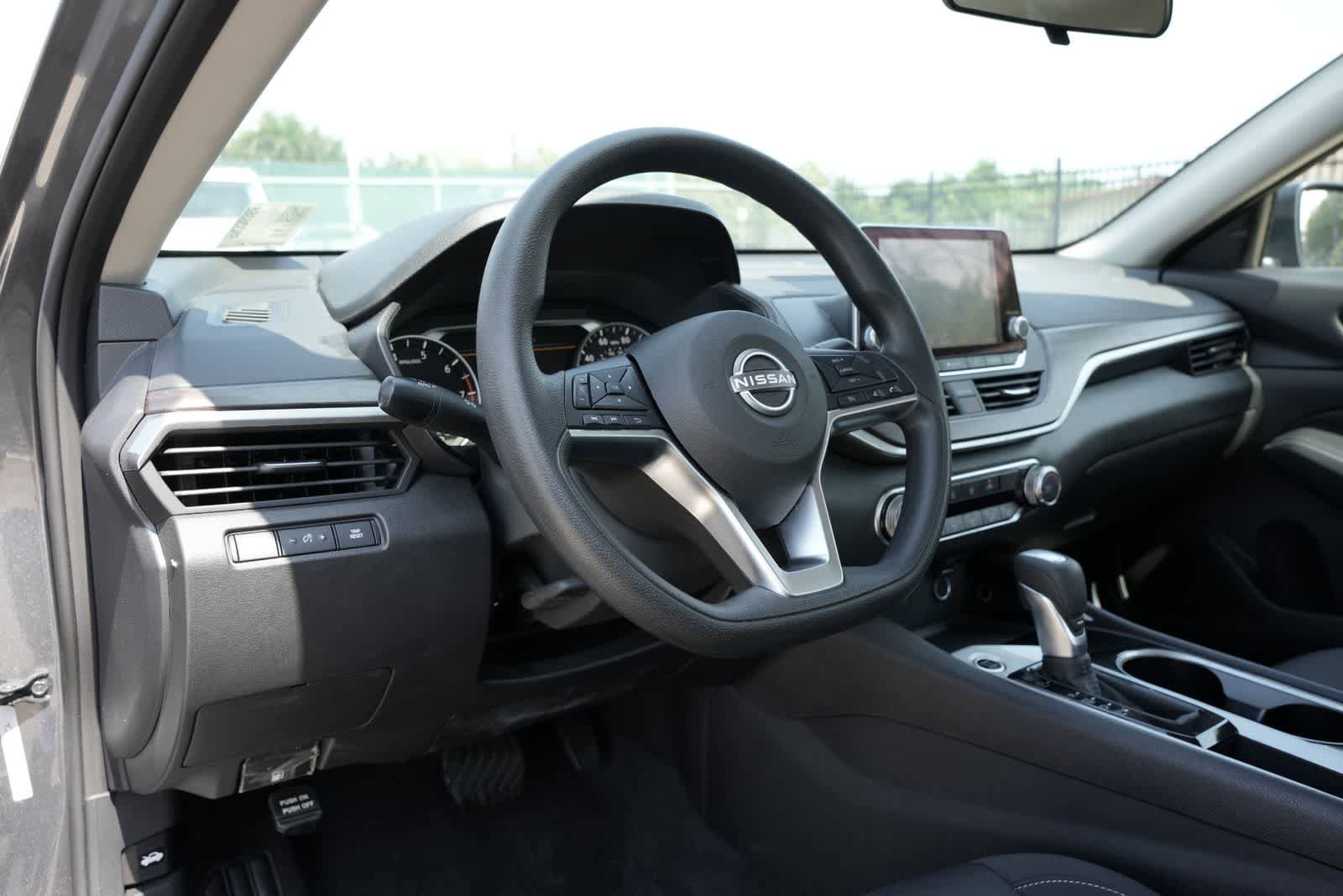 Used 2024 Nissan Altima 2.5 SV FWD image 13
