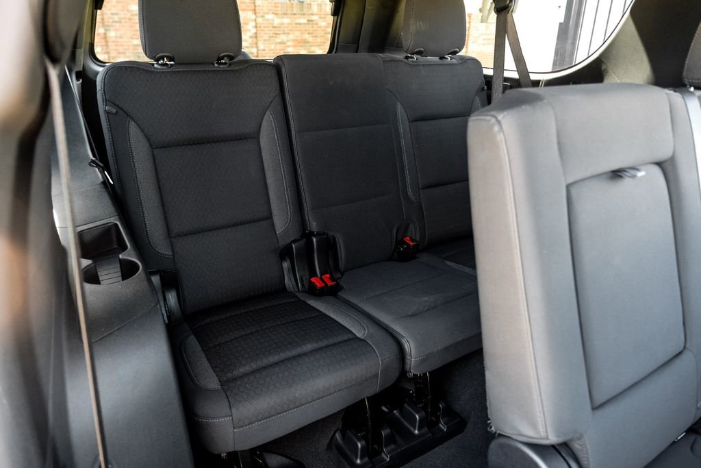 Used 2025 Chevrolet Suburban LS image 41