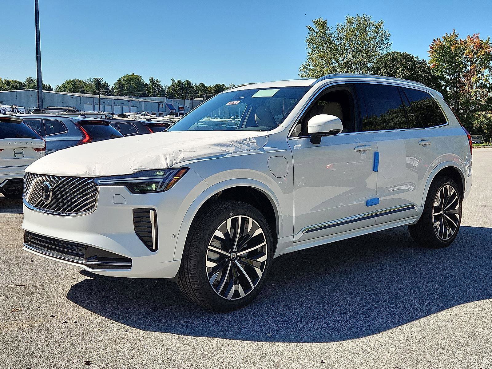 New 2026 Volvo XC90 T8 Plus w/ Protection Package image 2