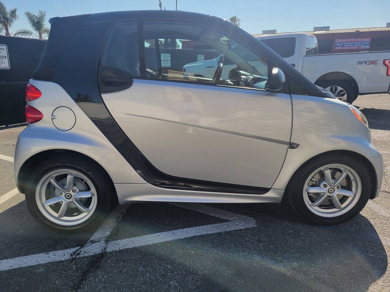 Used 2015 smart fortwo passion RWD image 6