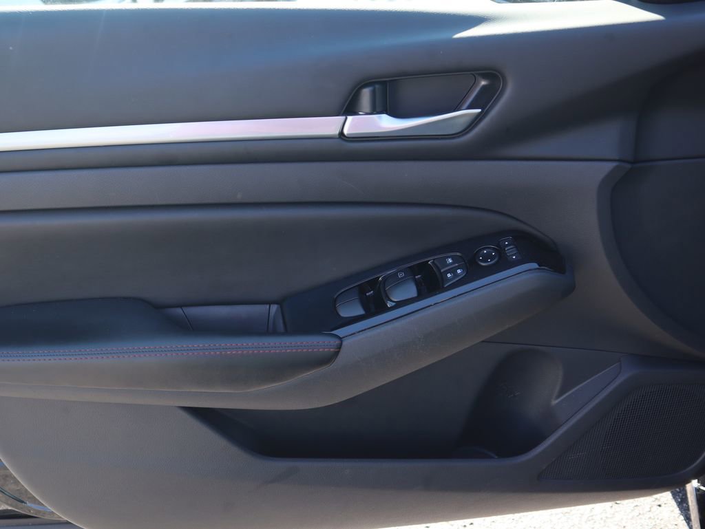 Used 2025 Nissan Altima 2.5 SR image 16