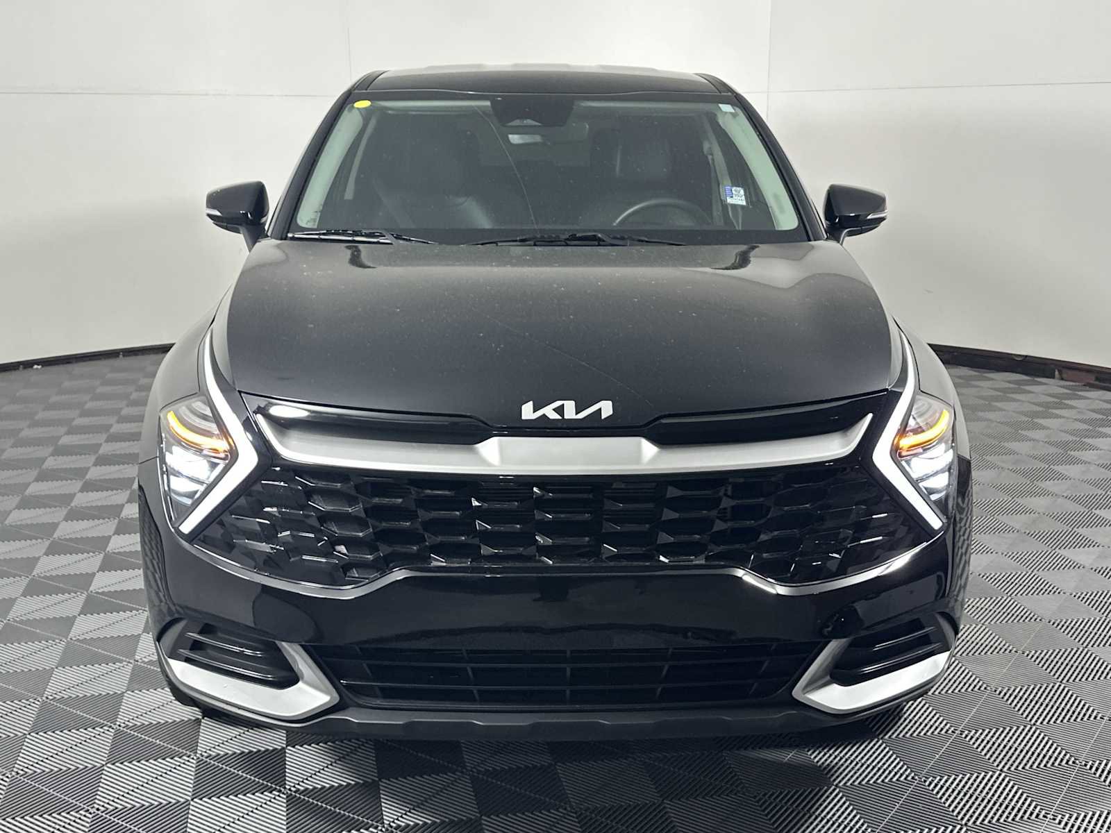 Used 2024 Kia Sportage EX FWD image 2