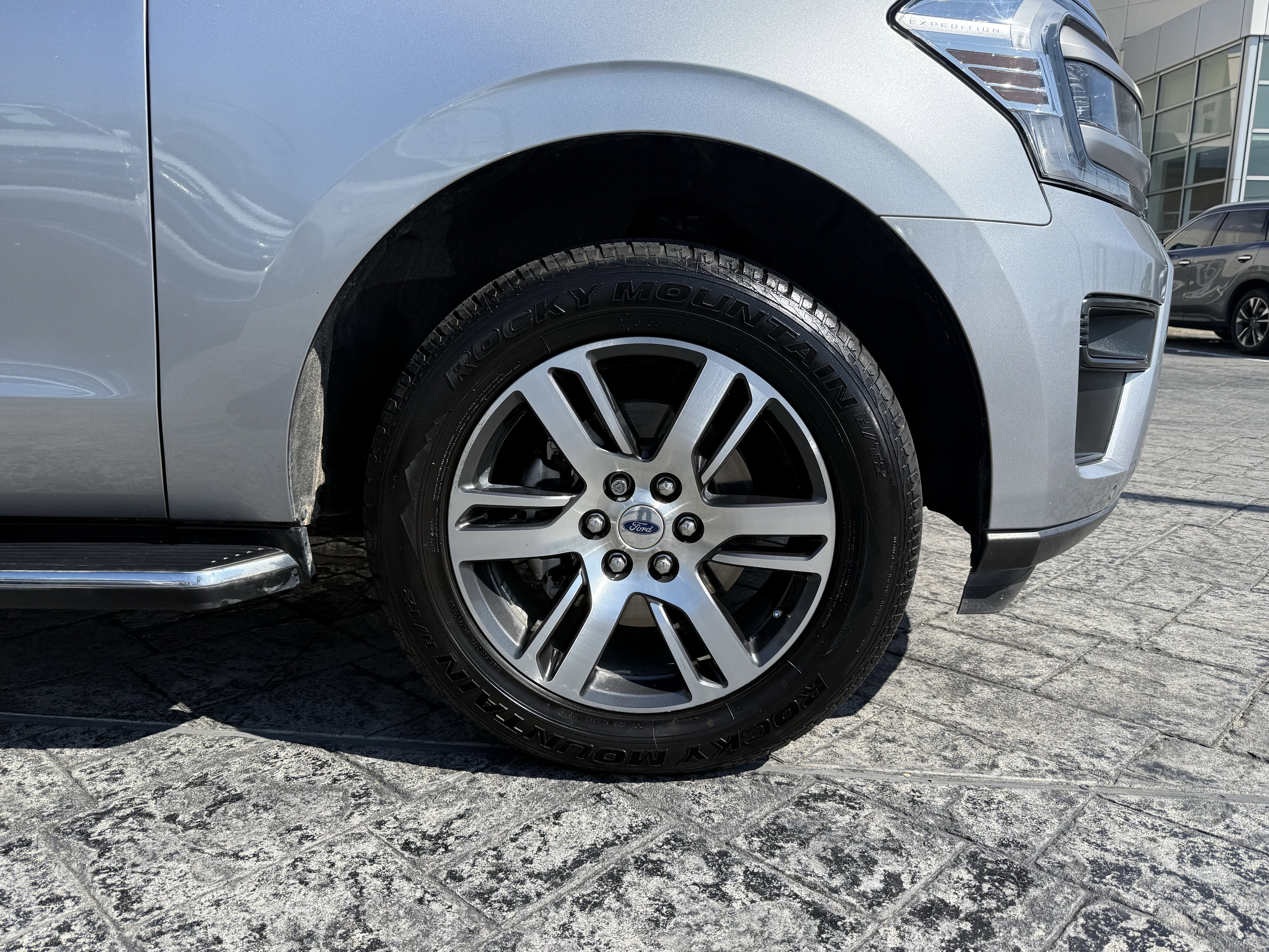 Used 2022 Ford Expedition Max XLT image 9