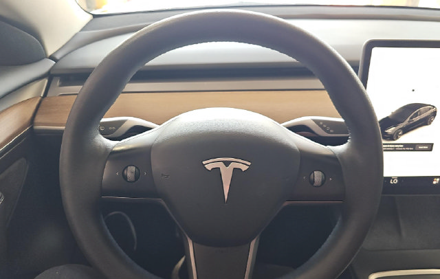 Used 2023 Tesla Model 3 Standard Range RWD image 11