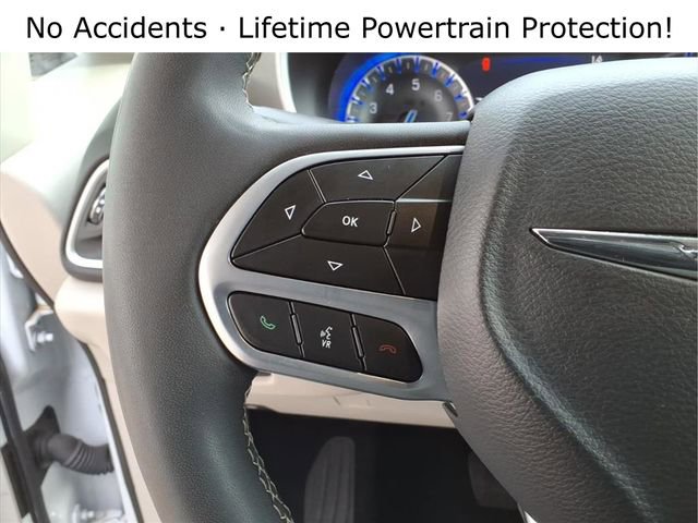 Used 2024 Chrysler Pacifica Touring-L image 17