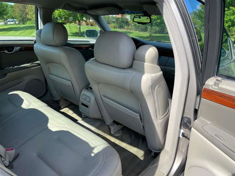 Used 2003 Cadillac De Ville w/ Comfort & Convenience Package FWD image 87