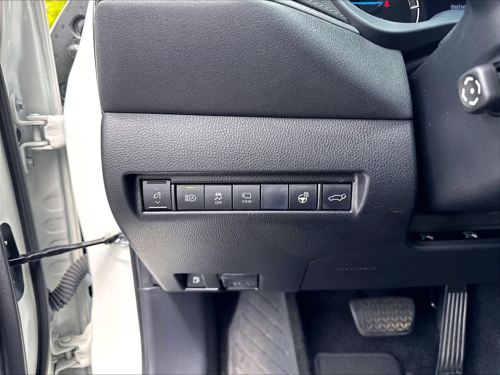 Used 2021 Toyota Venza Limited w/ Carpet Mat Package (TMS) AWD/4WD image 39