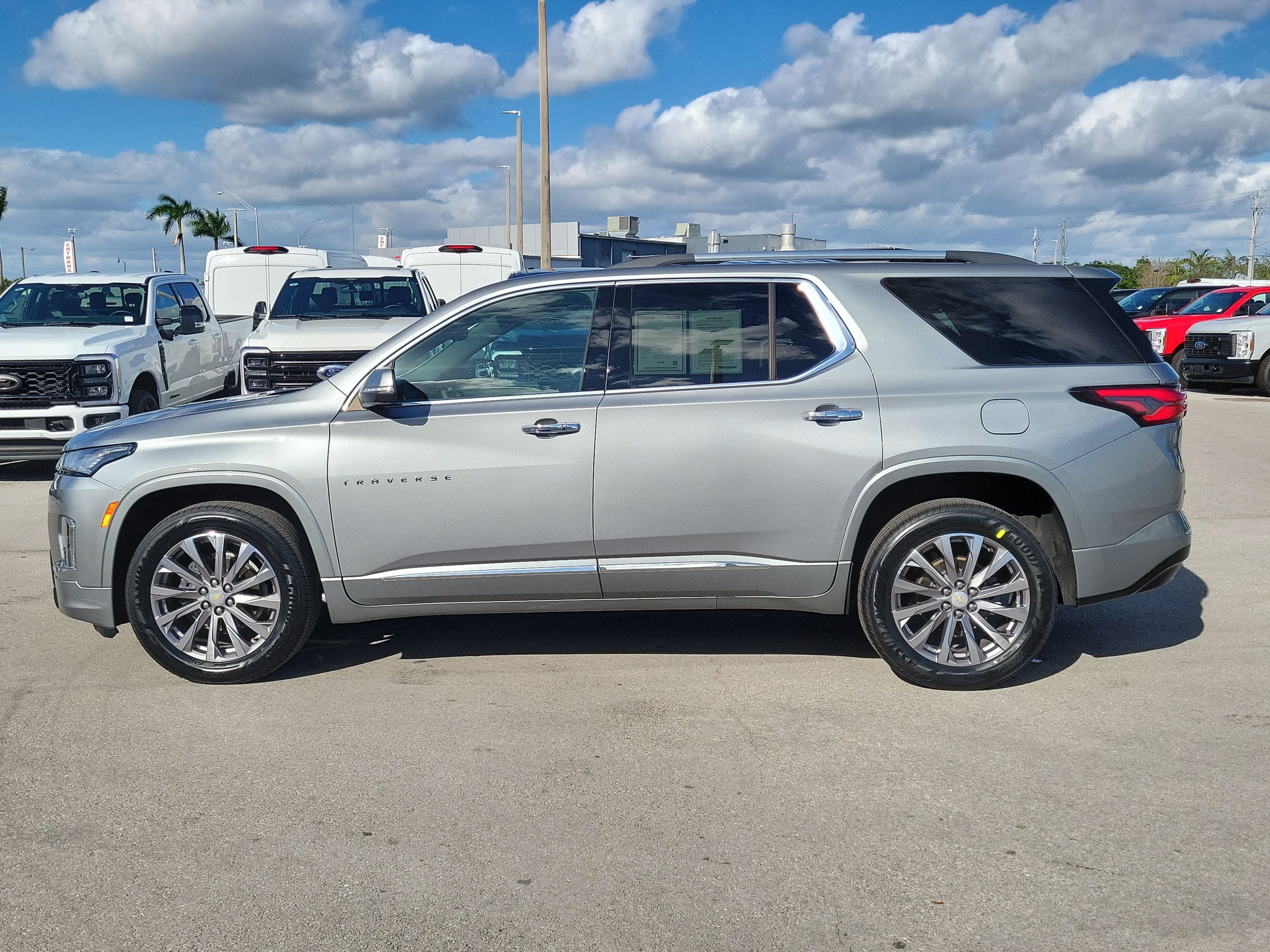 Used 2023 Chevrolet Traverse Premier FWD image 8