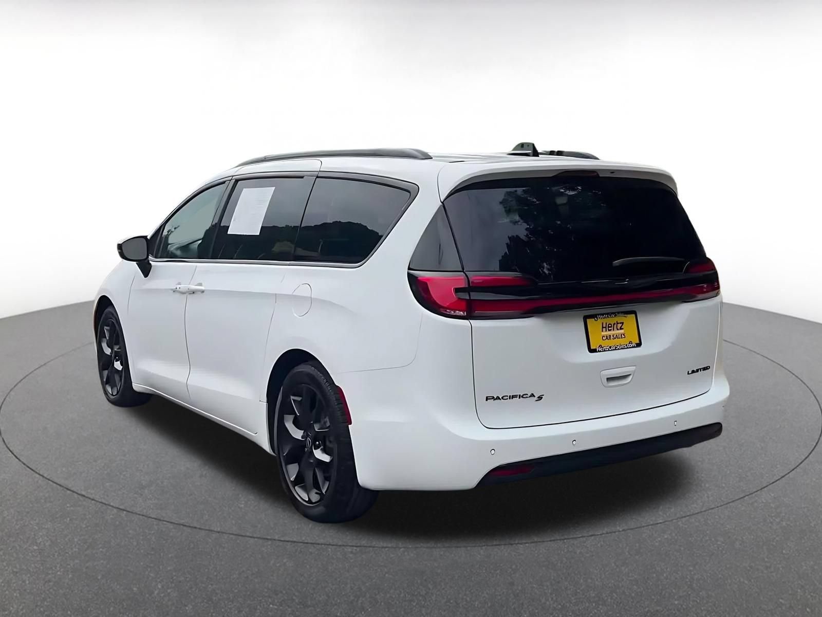 Used 2025 Chrysler Pacifica Limited FWD image 10