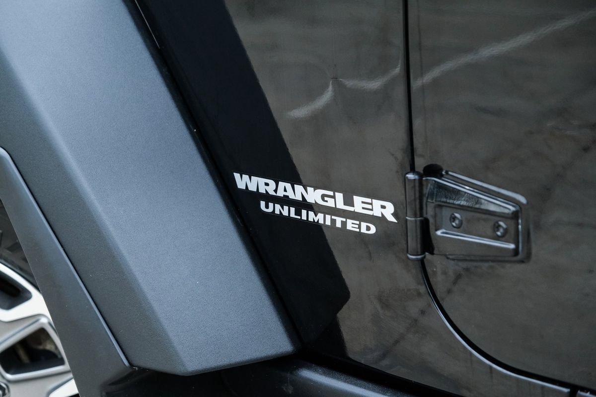 Used 2014 Jeep Wrangler Unlimited Rubicon w/ Connectivity Group AWD/4WD image 28