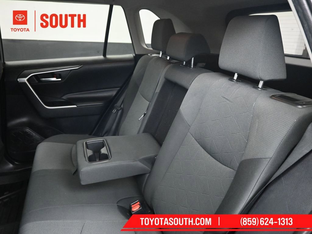 Used 2019 Toyota RAV4 XLE w/ Carpet Mat Package AWD/4WD image 24