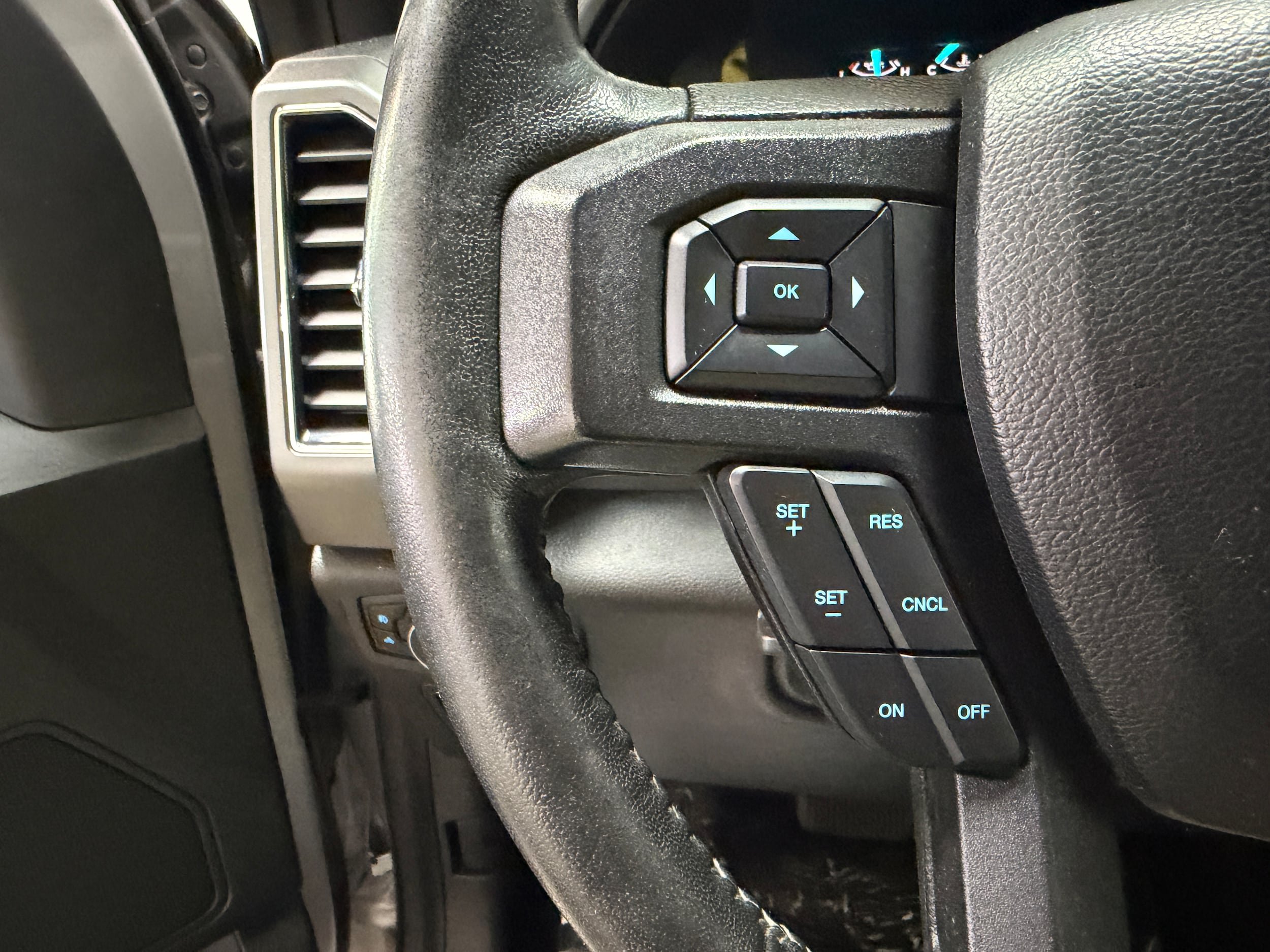 Certified 2019 Ford F150 XLT w/ Equipment Group 302A Luxury AWD/4WD image 18