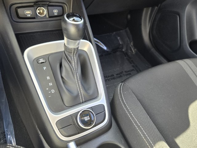 Used 2024 Hyundai Venue SEL FWD image 22