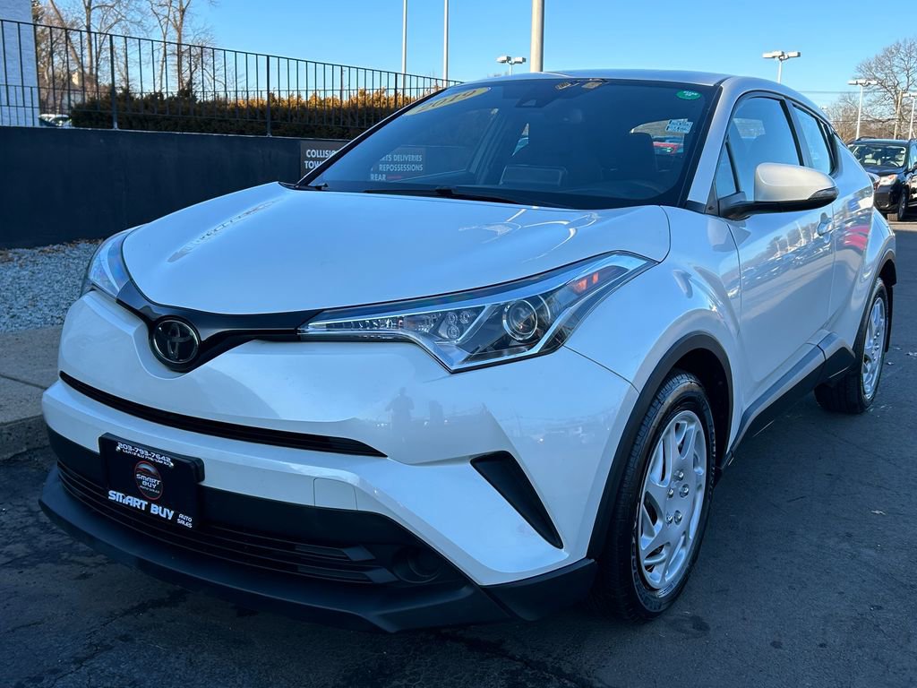 Used 2019 Toyota C-HR LE image 1