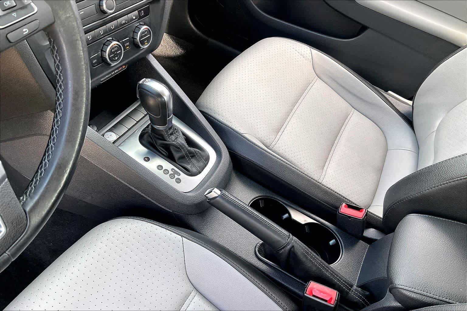 Used 2013 Volkswagen Jetta SEL image 15