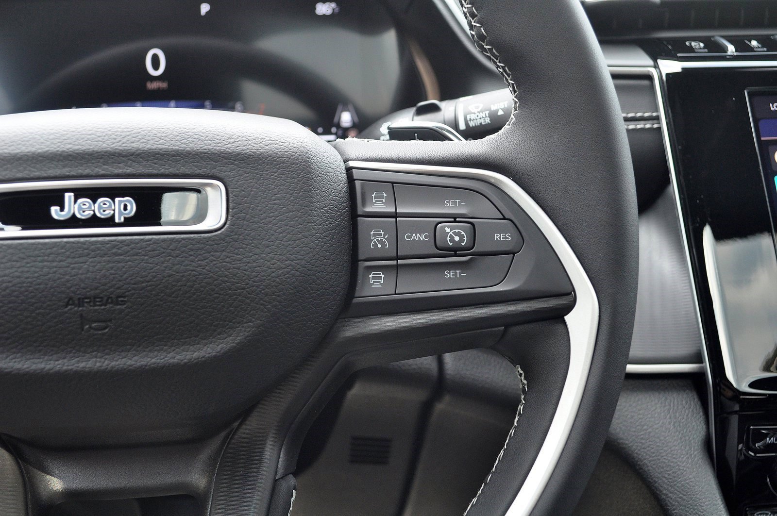 Used 2023 Jeep Grand Cherokee Altitude image 15