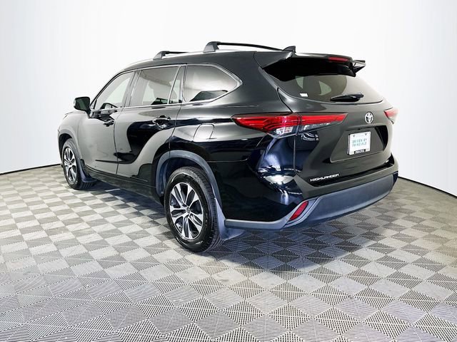 Used 2021 Toyota Highlander XLE FWD image 7