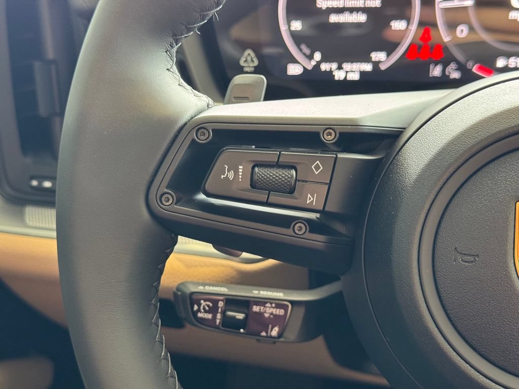 New 2026 Porsche Cayenne Coupe AWD/4WD image 28