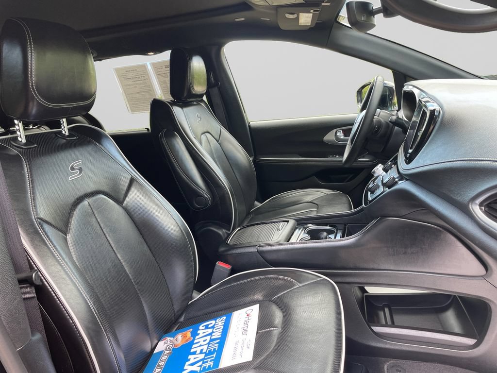 Used 2025 Chrysler Pacifica Limited FWD image 11