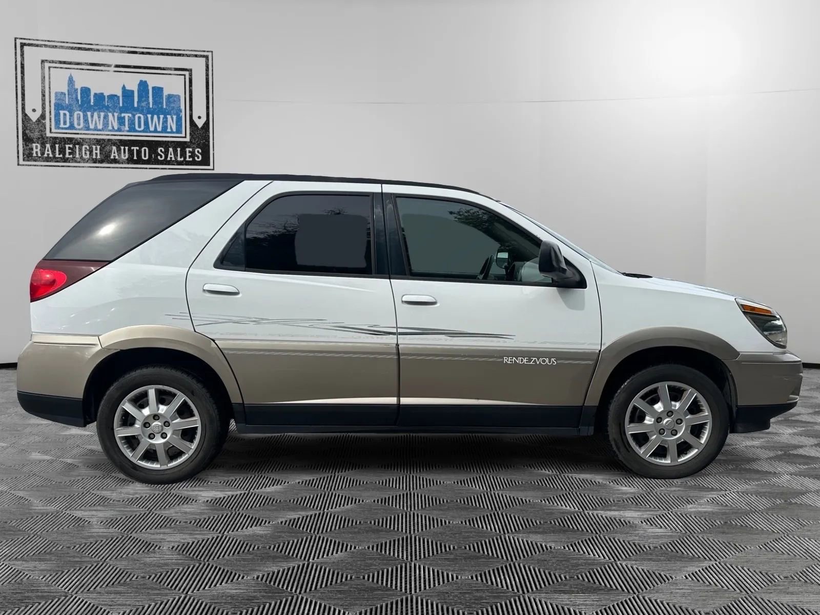 Used 2005 Buick Rendezvous CX image 5