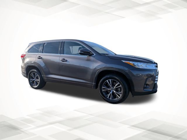 Used 2017 Toyota Highlander Plus image 2