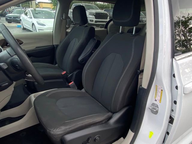 Used 2022 Chrysler Voyager LX FWD image 14