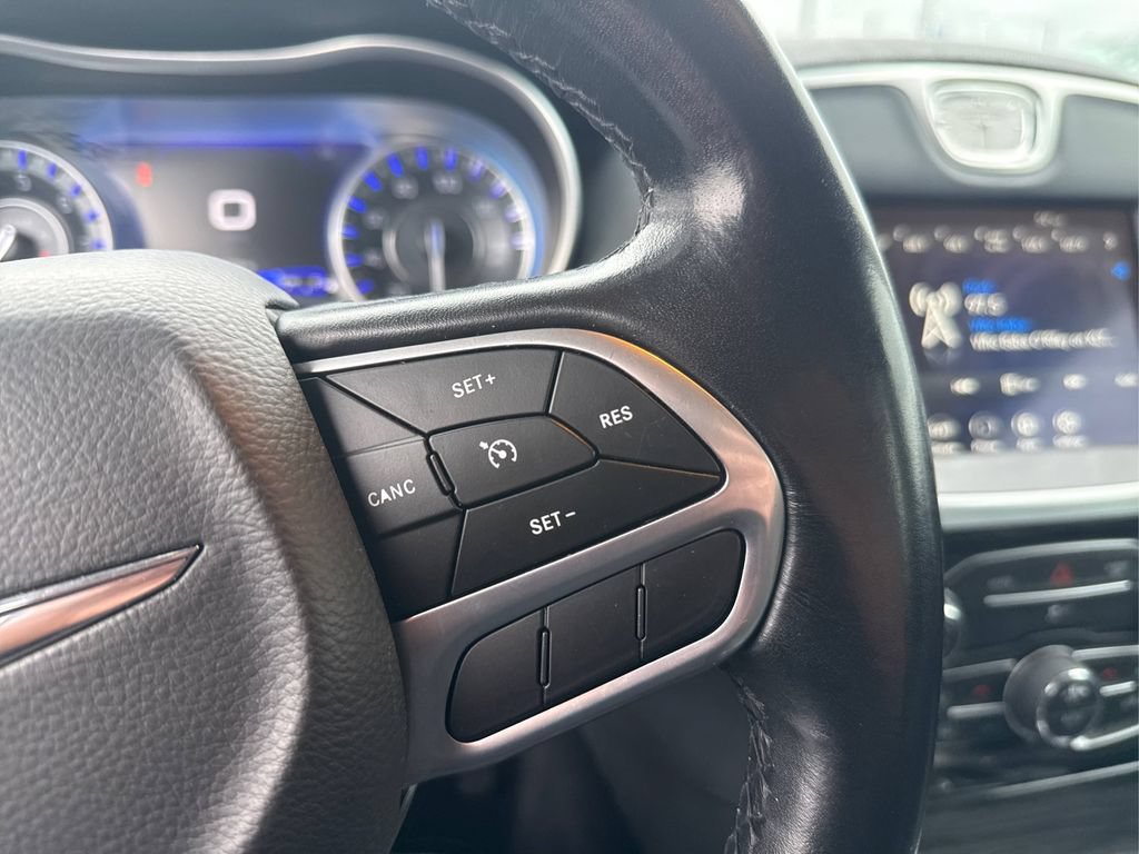 Used 2022 Chrysler 300 Touring AWD/4WD image 29