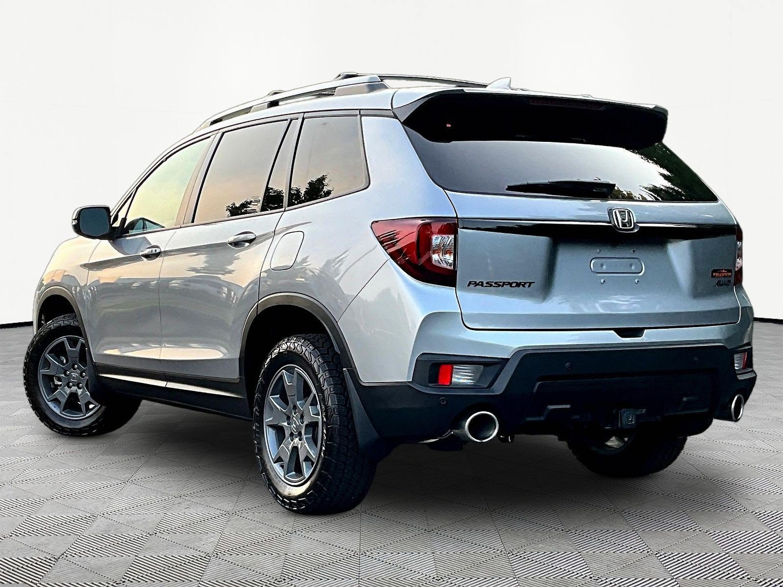 Used 2025 Honda Passport TrailSport image 4