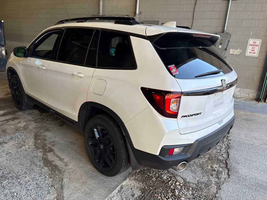 Used 2024 Honda Passport Black Edition image 5
