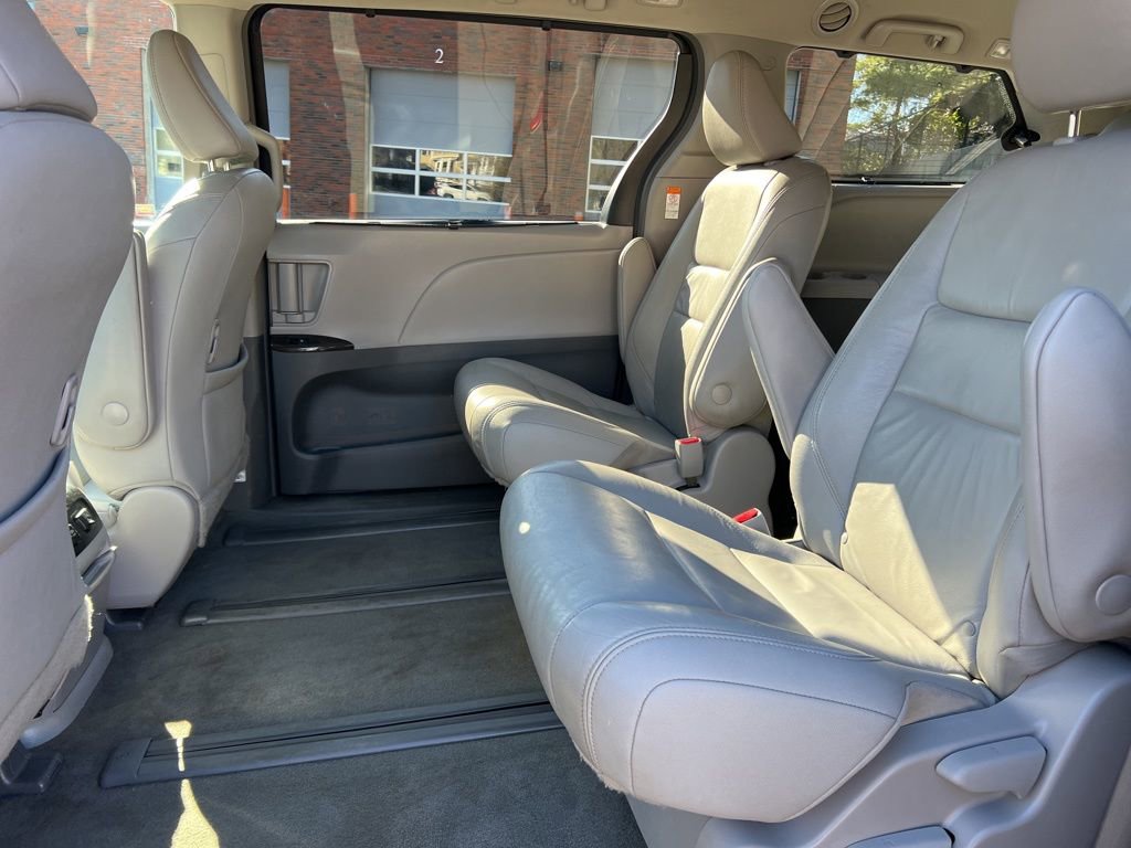 Used 2018 Toyota Sienna XLE w/ XLE Navigation Package image 25