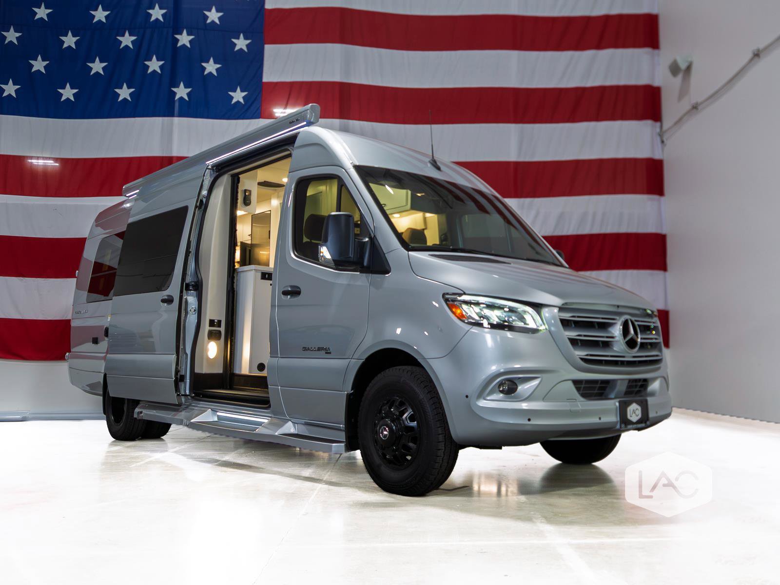 Used 2023 Mercedes-Benz Sprinter 3500 image 2