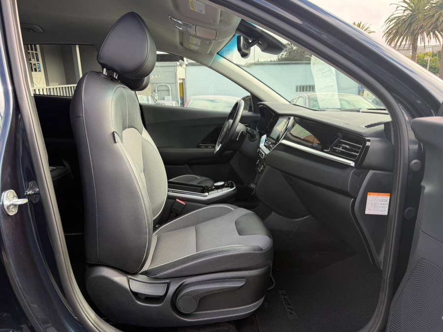 Used 2020 Kia Niro EX w/ Cold Weather Package image 34