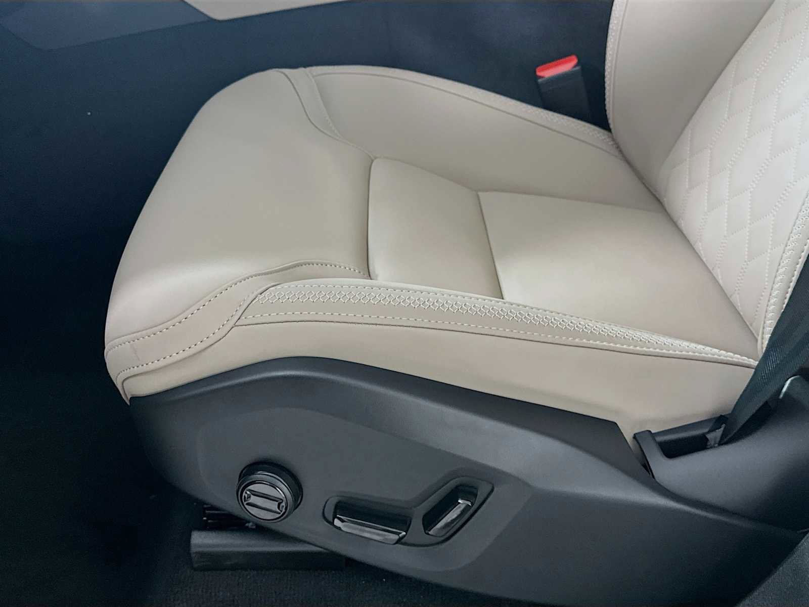 New 2026 Volvo XC90 B6 Core image 17