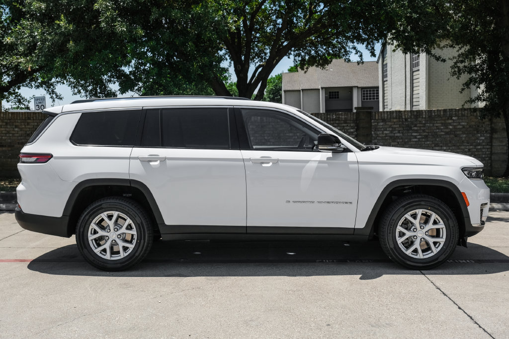 Used 2023 Jeep Grand Cherokee L Limited AWD/4WD image 15