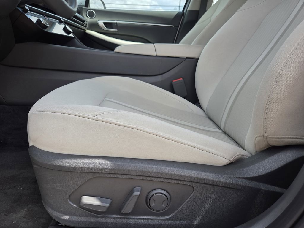 Used 2025 Hyundai Sonata SEL FWD image 15