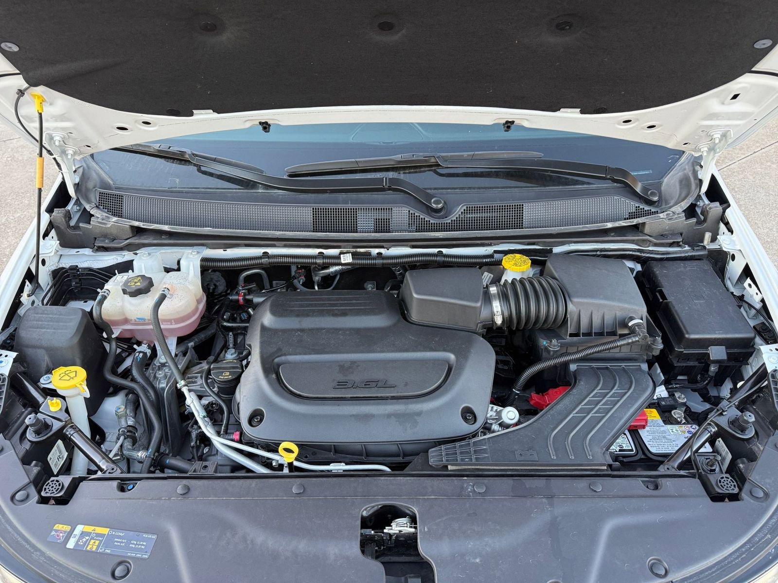 Used 2025 Chrysler Pacifica Select image 34