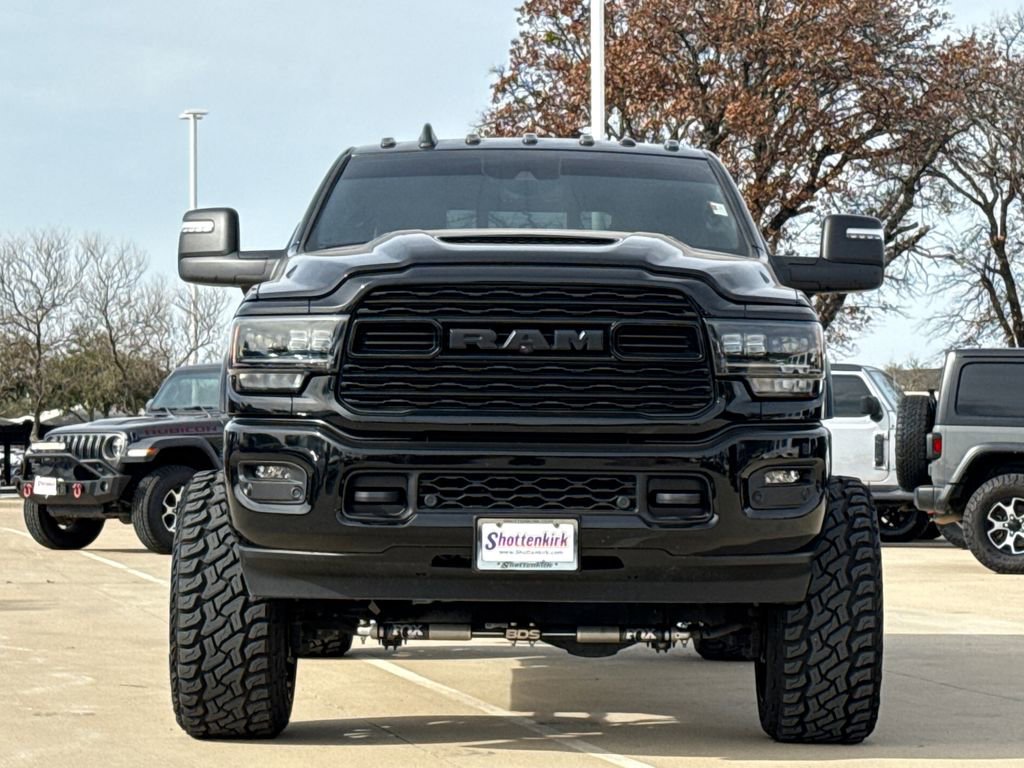 Used 2024 RAM 2500 Limited AWD/4WD image 2