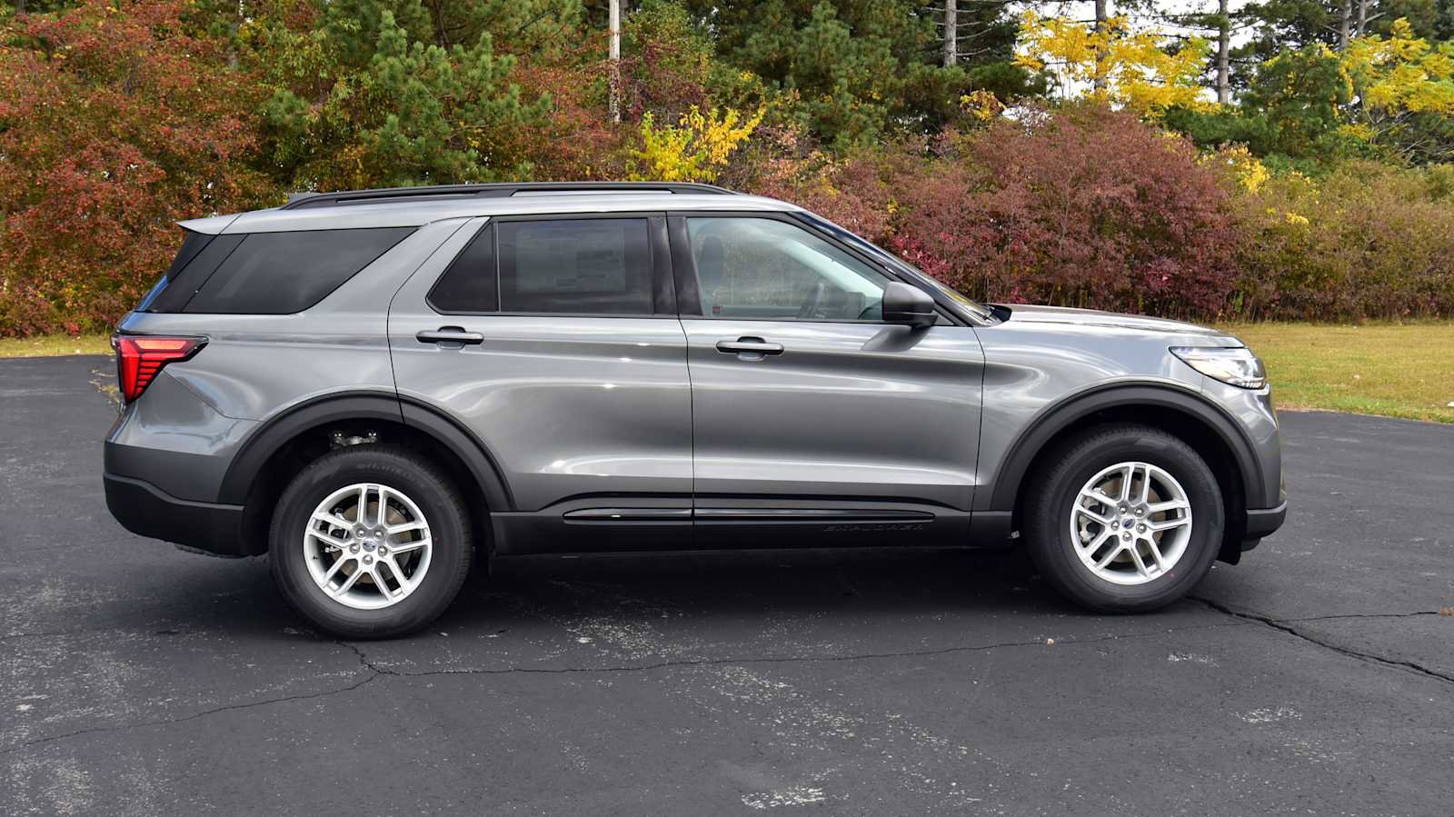 New 2026 Ford Explorer Active image 2