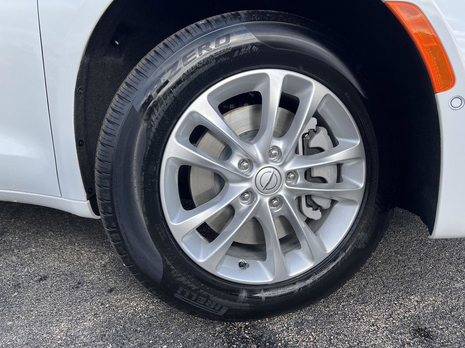 New 2026 Chrysler Pacifica Select image 2