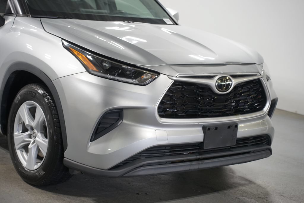 Used 2021 Toyota Highlander L FWD image 4