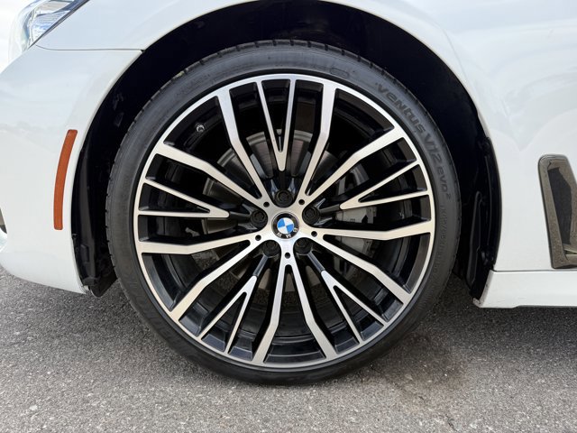 Used 2019 BMW 740i w/ M Sport Package RWD image 27