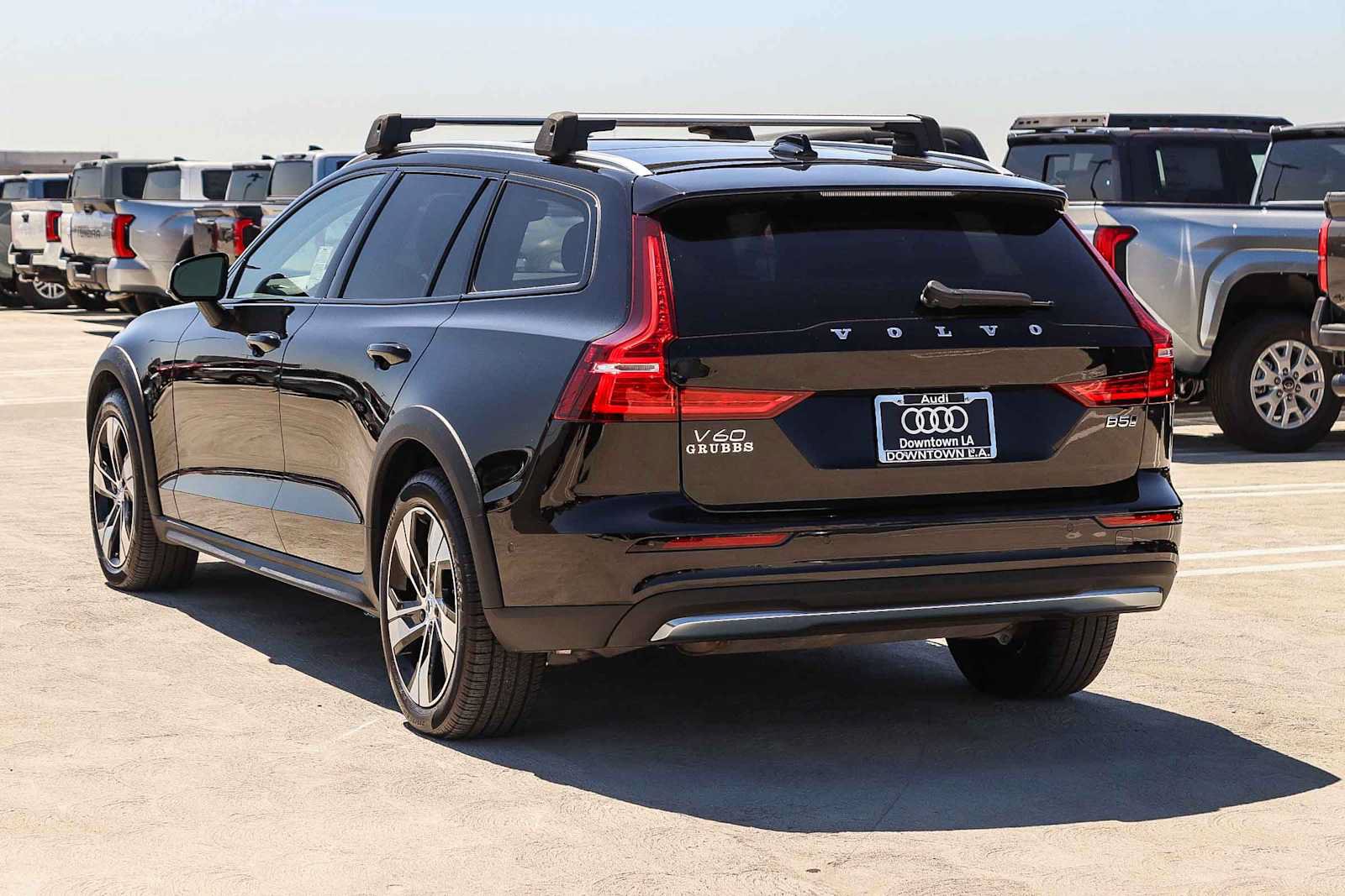 Used 2023 Volvo V60 B5 Cross Country Plus AWD/4WD image 6