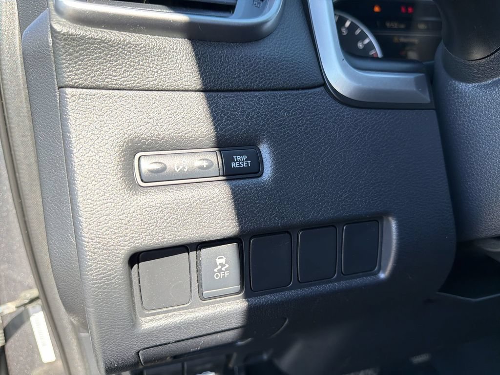 Used 2019 Nissan Murano S FWD image 17