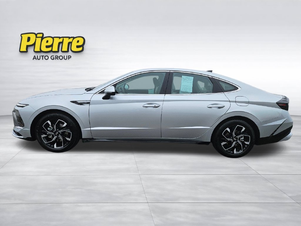 Used 2025 Hyundai Sonata SEL FWD image 2