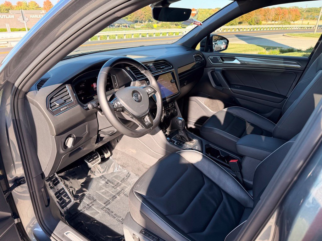 Used 2020 Volkswagen Tiguan SEL Premium R-Line w/ 3rd Row Seat Package AWD/4WD image 32