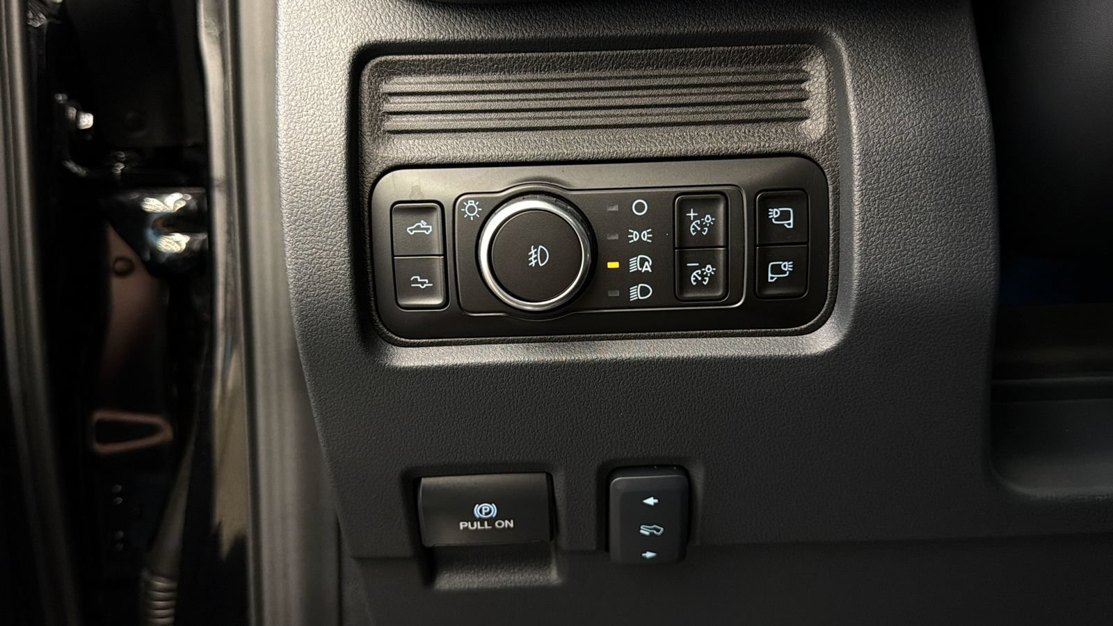 Used 2026 Ford F250 Platinum AWD/4WD image 32