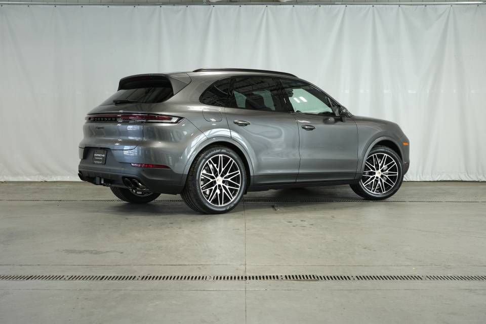Certified 2025 Porsche Cayenne image 7