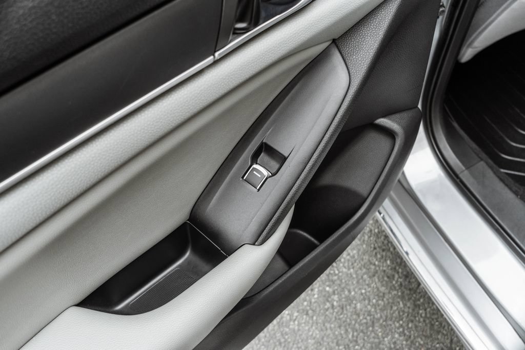 Used 2019 Honda Accord EX image 26